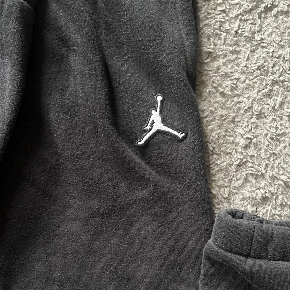 Boys Jordan Sweatpants | M (10/12) - Picture 2 of 6